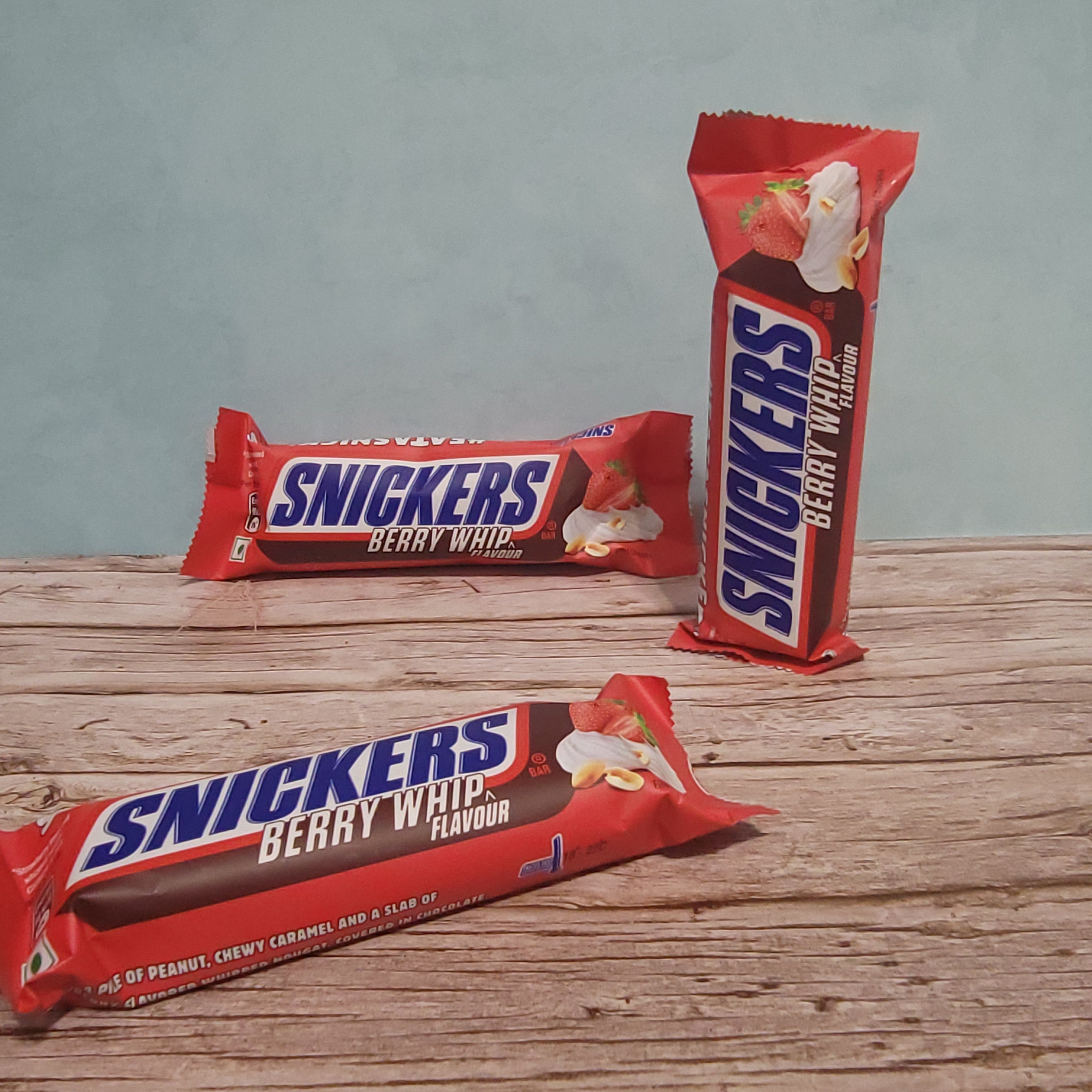 Snickers Berry Whipped Candy Bar — Limited Edition (42g)